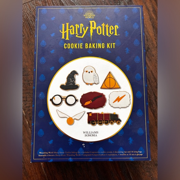 Williams Sonoma Harry Potter Cookie Baking Kit - Picture 1 of 3